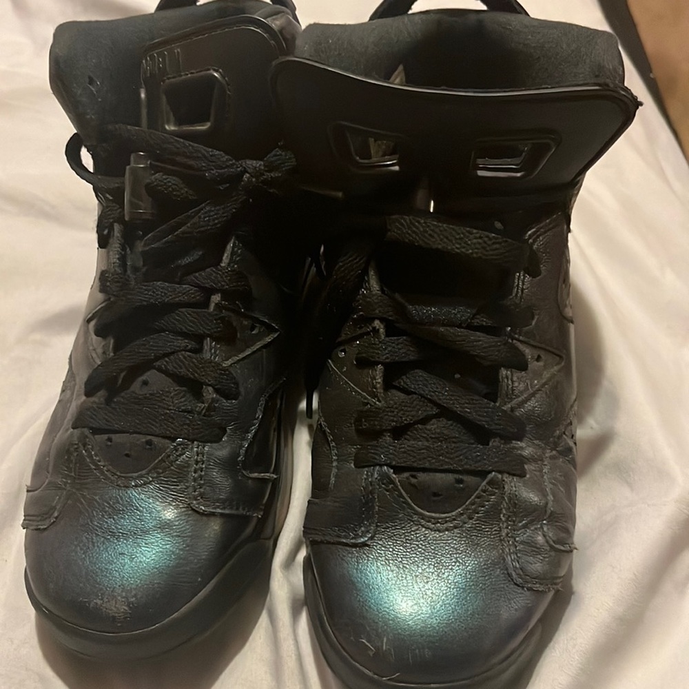 These are Air Jordan 6 Retro Oreo.